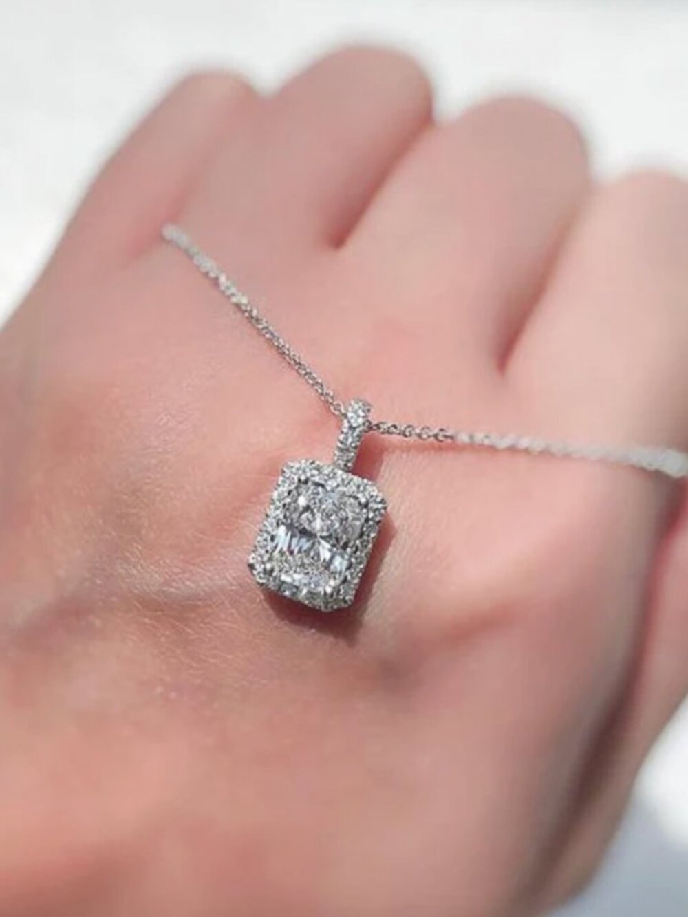 NEW 18k White Gold Diamond Necklace Emerald Cut Pendant Necklace